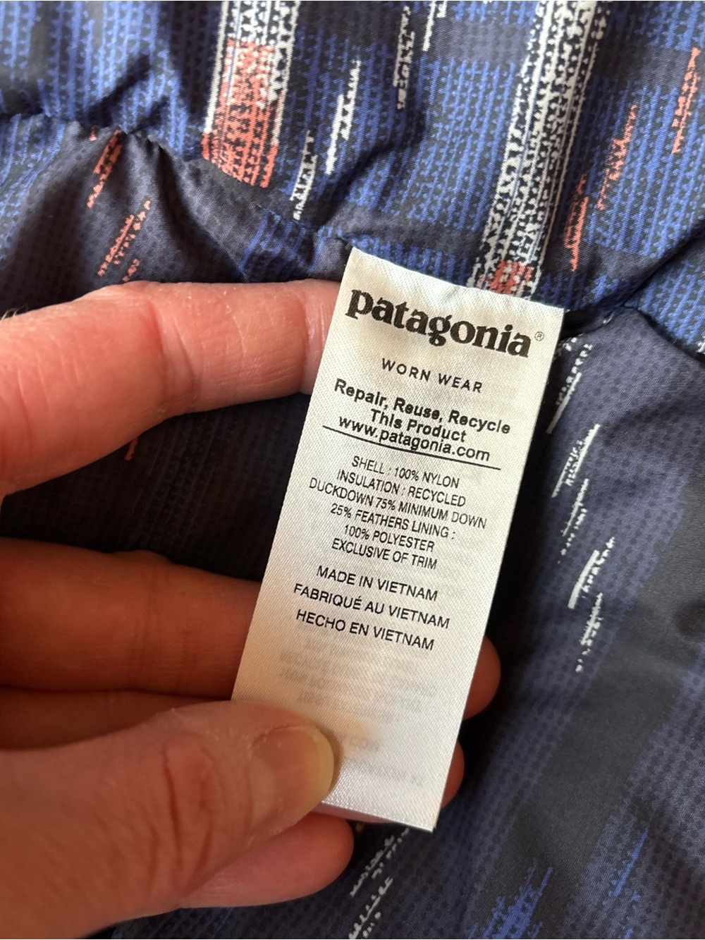 Patagonia Women’s Medium Navy Bivy Hooded Down Feather Insulated Vest - Picture 6 of 6